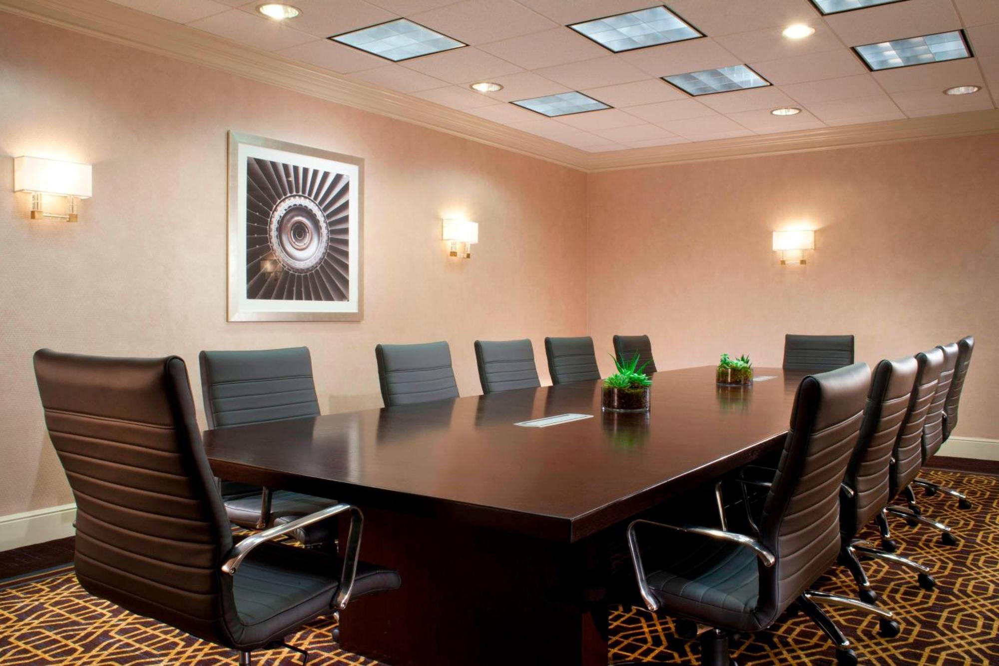 Sheraton Dfw Airport Hotel 4*